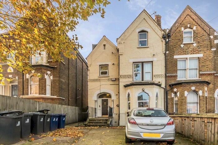 2 Bedroom Flat To Rent In Leamington Park, London, W3