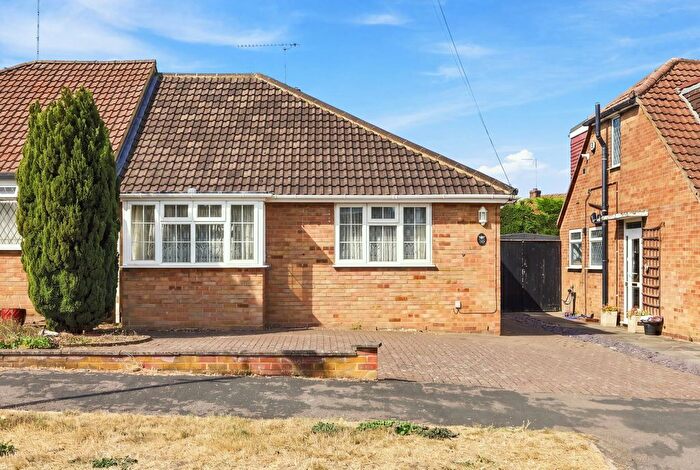 2 Bedroom Semi-Detached Bungalow For Sale In Sunnybank Road, Potters Bar, EN6