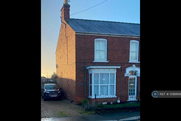 3 Bedroom Semi-Detached House To Rent In Spruce Lane, North Lincolnshire, DN39
