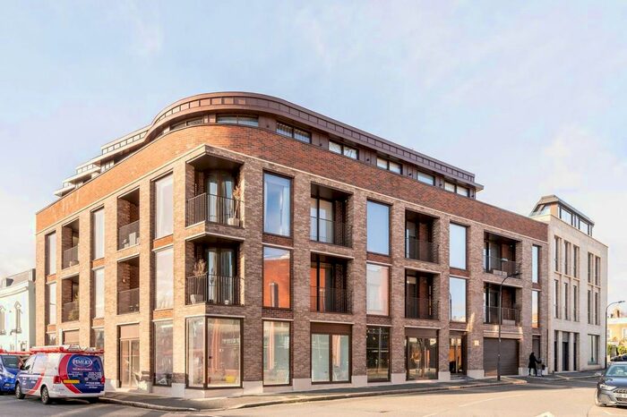 3 Bedroom Flat To Rent In New Kings Road, Fulham Broadway, London, SW6