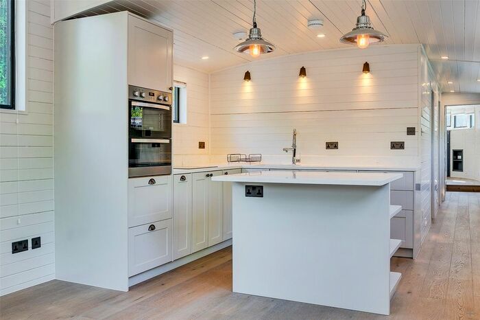 2 Bedroom Property To Rent In Blomfield Road, London, W9