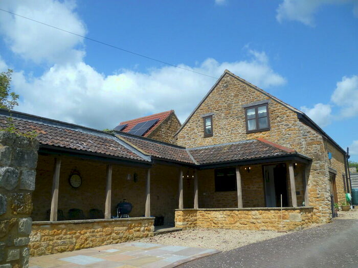 2 Bedroom Cottage To Rent In Cumnock Road, Castle Cary, BA7