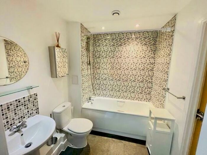 2 Bedroom Apartment To Rent In Windsor, Berkshire, SL4