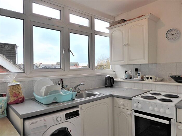 1 Bedroom Flat To Rent In Raphael Road, Hove, BN3
