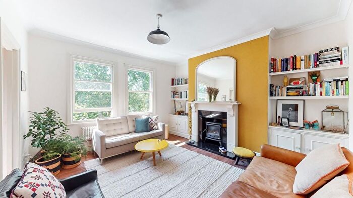 2 Bedroom Flat For Sale In Queensdown Road, Hackney, E5