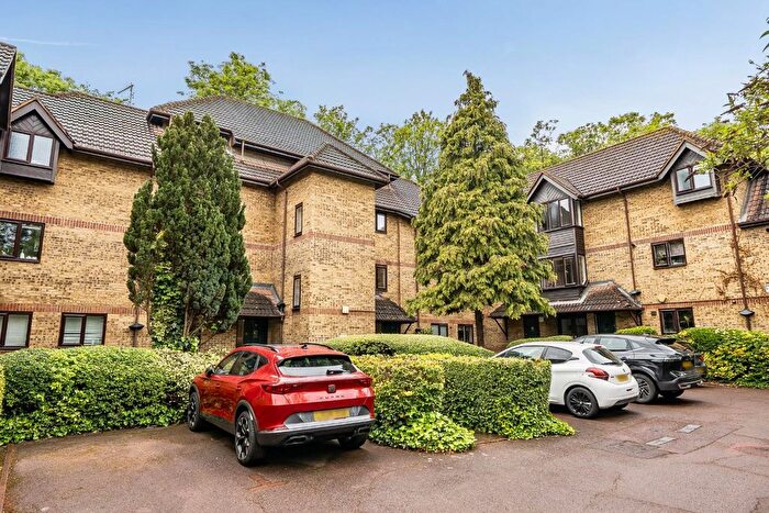2 Bedroom Flat To Rent In Linwood Close, London, SE5