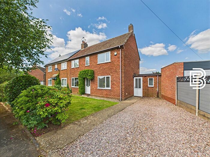 3 Bedroom Semi-Detached House For Sale In Shuttleworth Road, Clifton Upon Dunsmore, Rugby, CV23