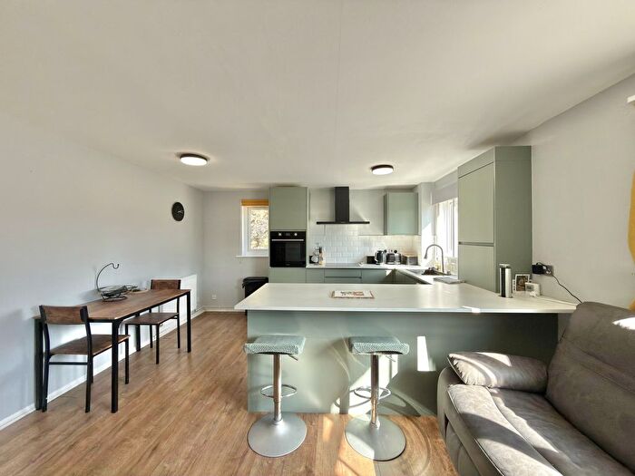 2 Bedroom Flat To Rent In Samuel Close, New Cross, London, SE14