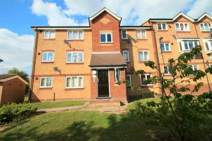 1 Bedroom Flat To Rent In Brighstone Court, Oakhill Road, Purfleet, Essex, RM19