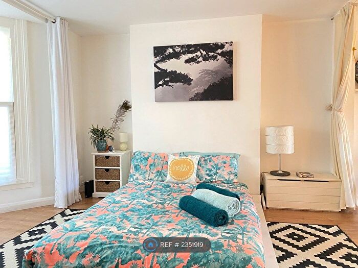 1 Bedroom Flat To Rent In Queen's Park Road, Brighton, BN2