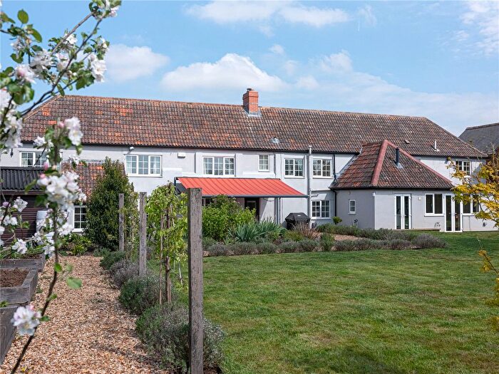 4 Bedroom Detached House For Sale In Tockenham, Swindon, SN4