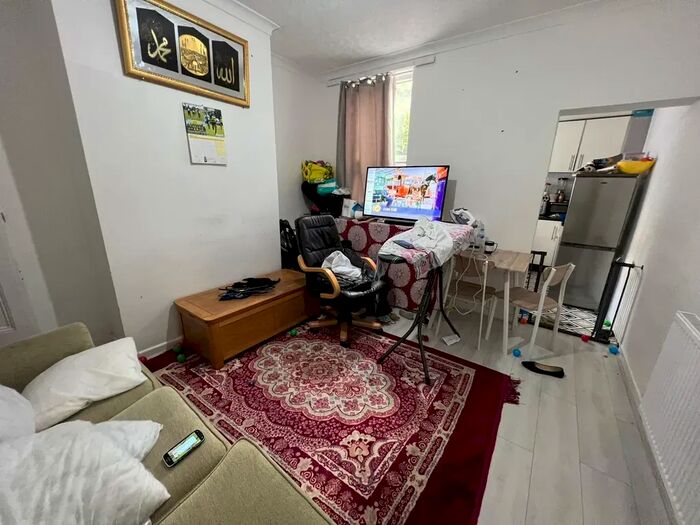 3 Bedroom Semi-Detached House To Rent In Newhampton Road West, Wolverhampton, WV6