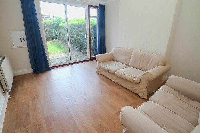 5 Bedroom Semi-Detached House To Rent In The Turnways, Headingley, Leeds, LS6