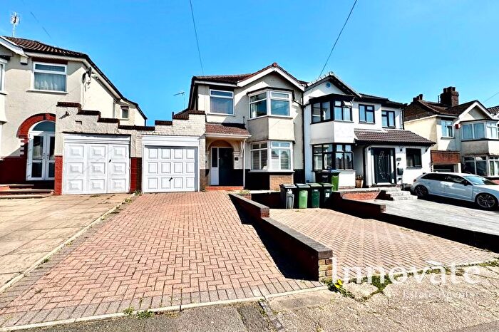3 Bedroom Semi-Detached House To Rent In Stanley Road, Oldbury, B68