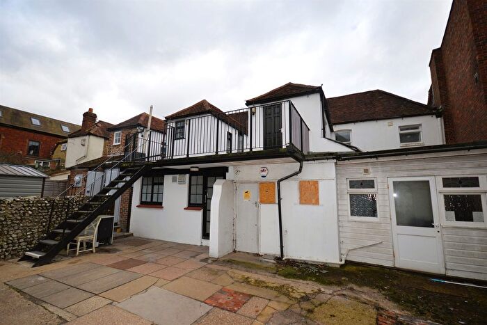1 Bedroom Flat To Rent In Flat A Southgate, Chichester, West Sussex, PO19