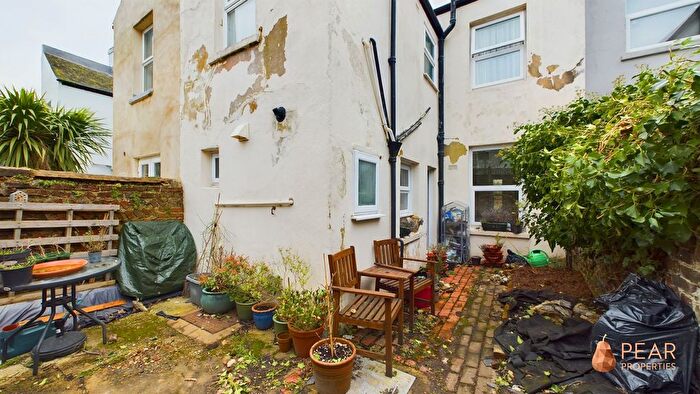1 Bedroom Flat For Sale In Hertford Road, Worthing, BN11