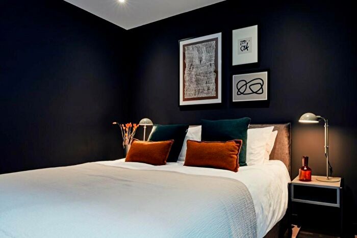 2 Bedroom Flat To Rent In Solasta Riverside, Clyde Place, Glasgow, G5