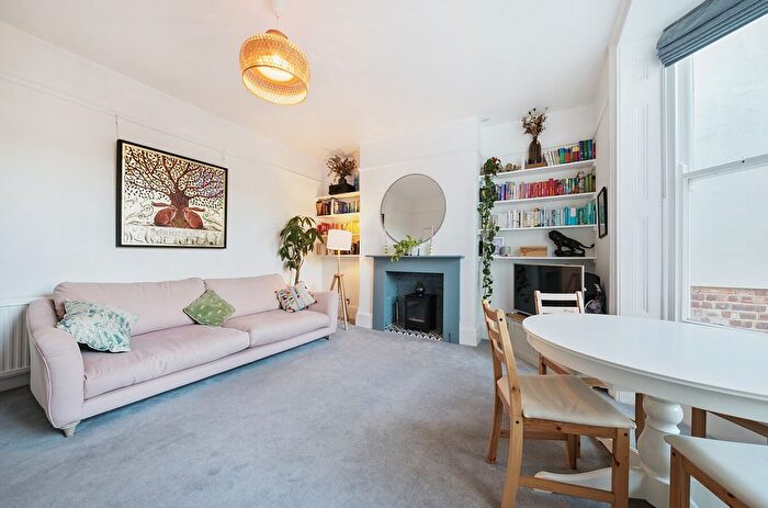 1 Bedroom Flat To Rent In Merton Road, London, Greater London, SW19