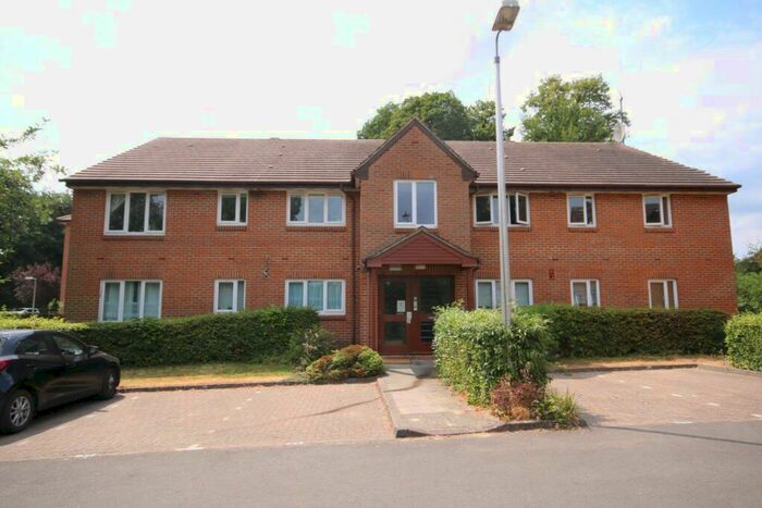 1 Bedroom Apartment To Rent In Tilebarn Close, Henley-On-Thames, Oxfordshire, RG9