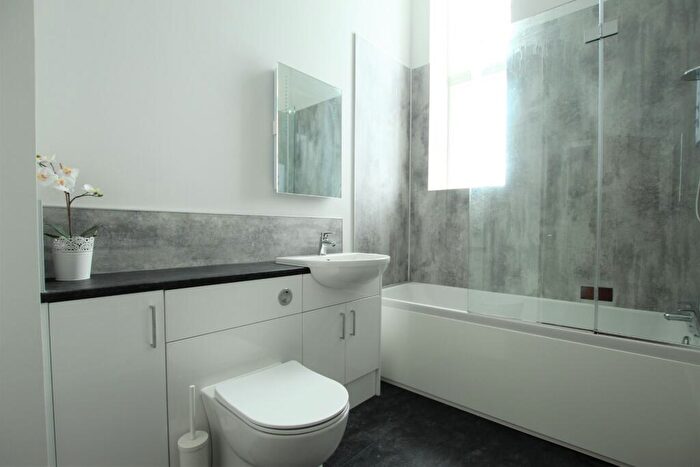 1 Bedroom Flat To Rent In Park Mills Court, Morley, LS27