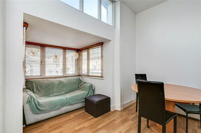 2 Bedroom Flat To Rent In Upper Street, Islington, N1
