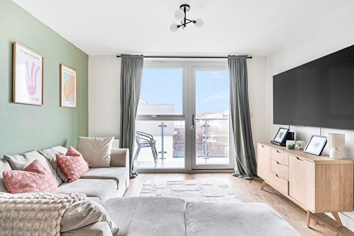 2 Bedroom Flat For Sale In Goldcrest House, Maidenhead, Berkshire, SL6