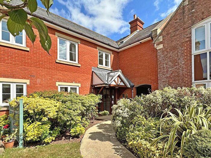 2 Bedroom Apartment For Sale In Armada Court, Topsham, EX3