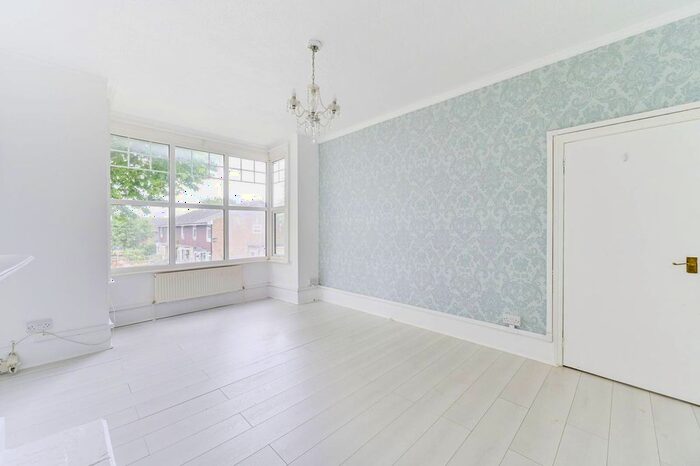 2 Bedroom Flat To Rent In St James Road, Sutton, SM1