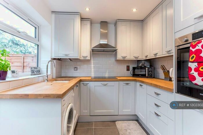 4 Bedroom Semi-Detached House To Rent In Wilding Walk, Cambridge, CB4