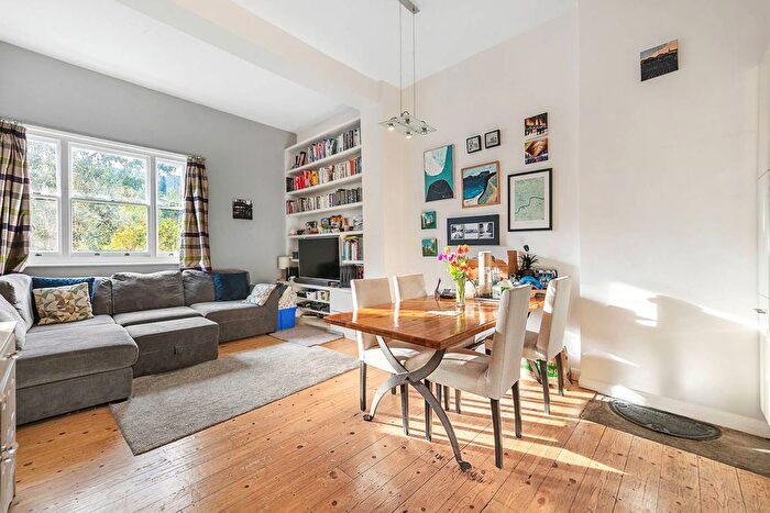 2 Bedroom Flat To Rent In Jeffreys Road, Stockwell, London, SW4