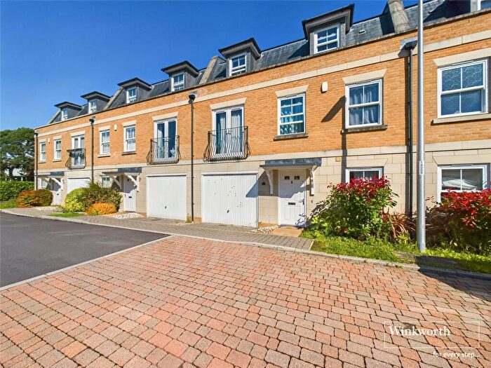 4 Bedroom Town House For Sale In Haden Square, Reading, Berkshire, RG1