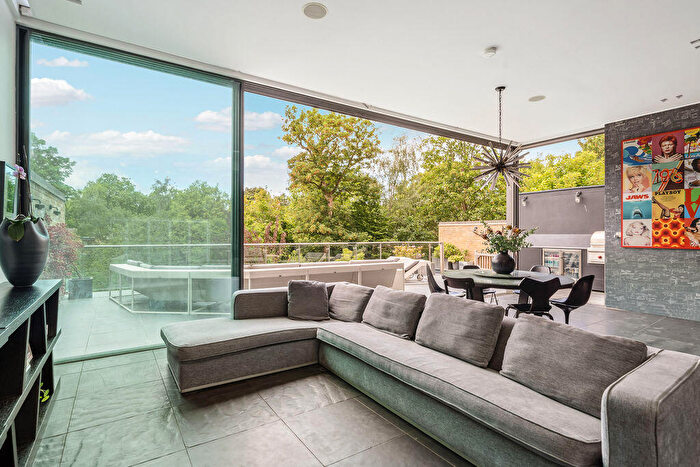 6 Bedroom Detached House For Sale In Glenluce Road, Blackheath, SE3