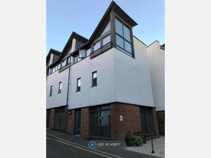 2 Bedroom End Of Terrace House To Rent In St. Nicholas Lane, Lewes, BN7