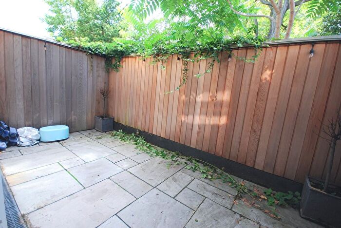 3 Bedroom Mews To Rent In Cedars Mews Clapham Old Town, London, SW4