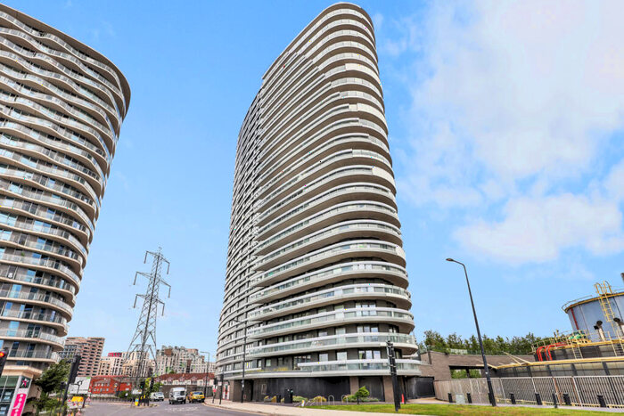 2 Bedroom Flat To Rent In Gateway Tower, Western Gateway, E16