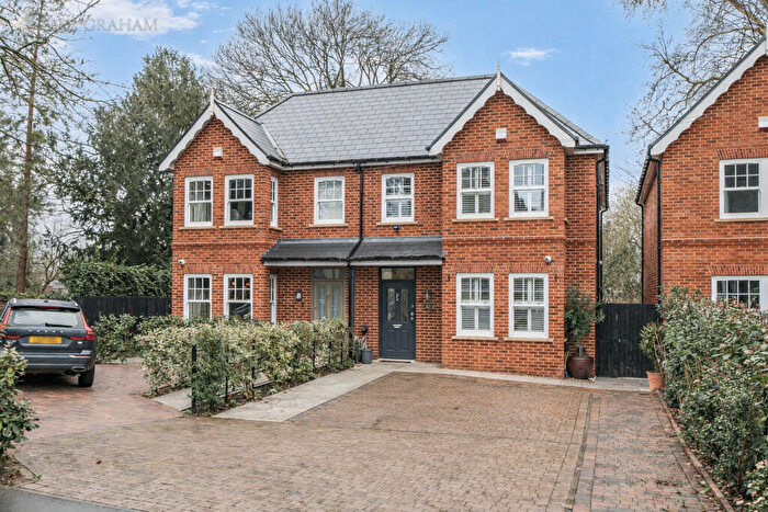 4 Bedroom Semi Detached House For Sale In Talbot Road, Carshalton, SM5