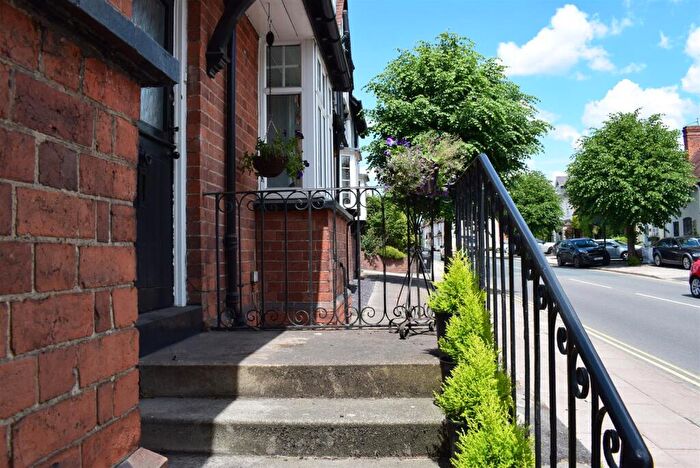 2 Bedroom Apartment To Rent In High Street, Henley-In-Arden, B95