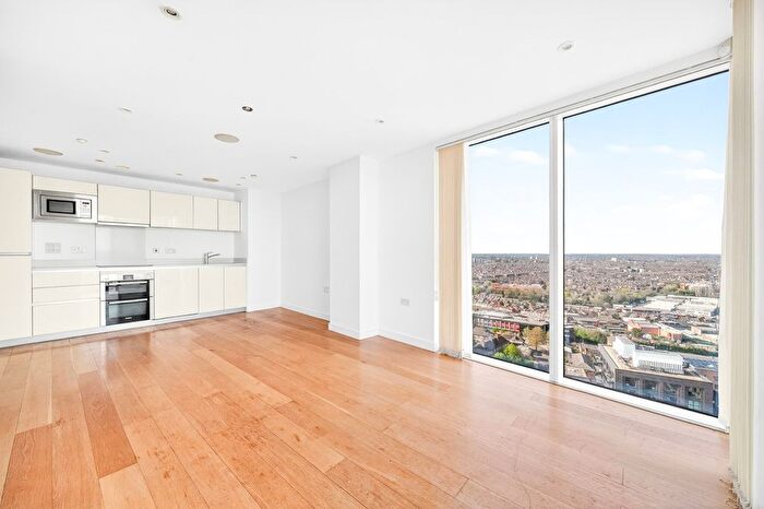 2 Bedroom Flat To Rent In Residence Tower, Woodberry Grove, N4