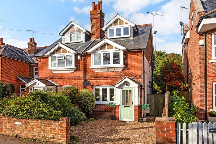 4 Bedroom Semi-detached House For Sale In Tilt Road, Cobham, Surrey, KT11