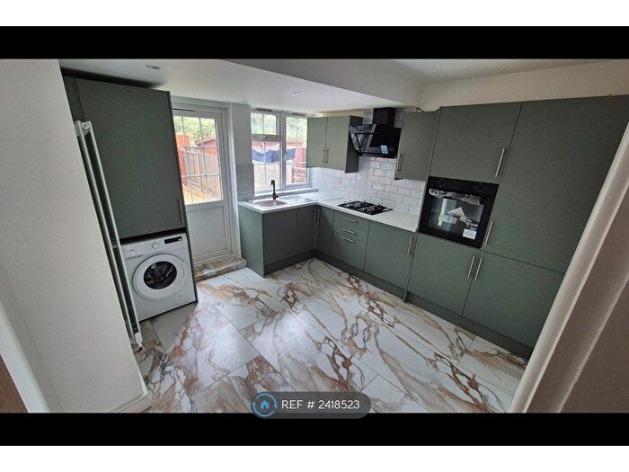 3 Bedroom Semi Detached House To Rent In Ashwood Road, London, E4