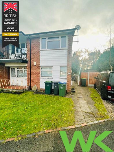 2 Bedroom Maisonette For Sale In Manorford Avenue, West Bromwich, B71