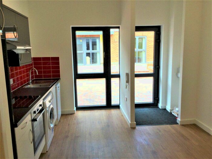 Studio To Rent In Kiln Court, Sturry Road Ref -, CT1
