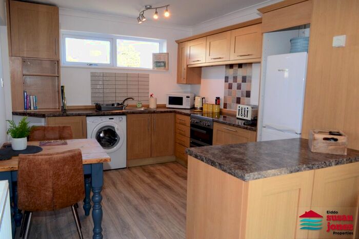 1 Bedroom Flat For Sale In Mynytho, Pwllheli, LL53