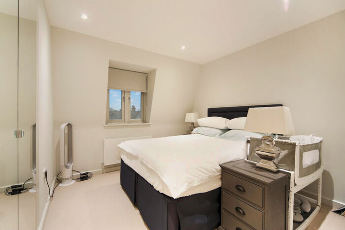 4 Bedroom End Of Terrace House To Rent In Thames Street, Weybridge, KT13