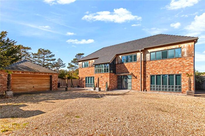 7 Bedroom Detached House For Sale In Humberston Avenue, Humberston, Grimsby, Lincolnshire, DN36