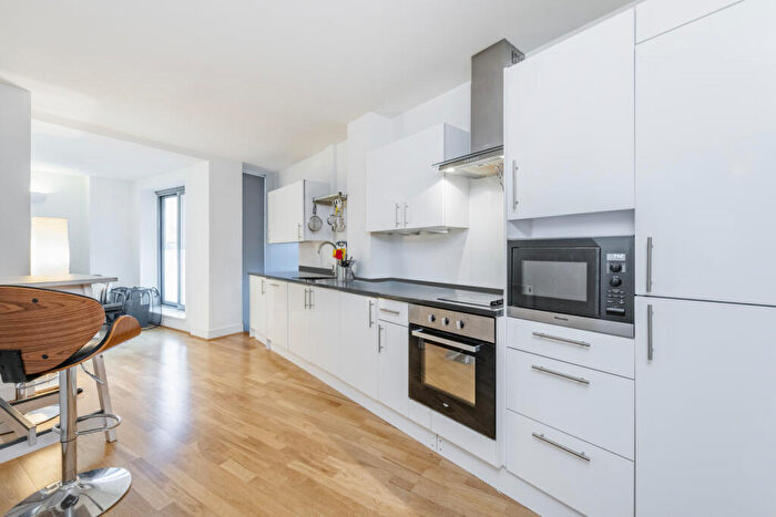 1 Bedroom Flat For Sale In Goswell Road, Islington, EC1V