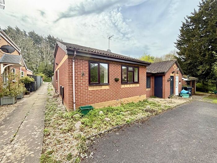 2 Bedroom Terraced Bungalow For Sale In Stewarts Mill Lane, Abbeymead, Gloucester, GL4