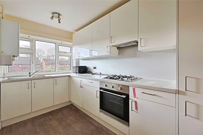 2 Bedroom Flat To Rent In Brook Lane North, Brentford, TW8