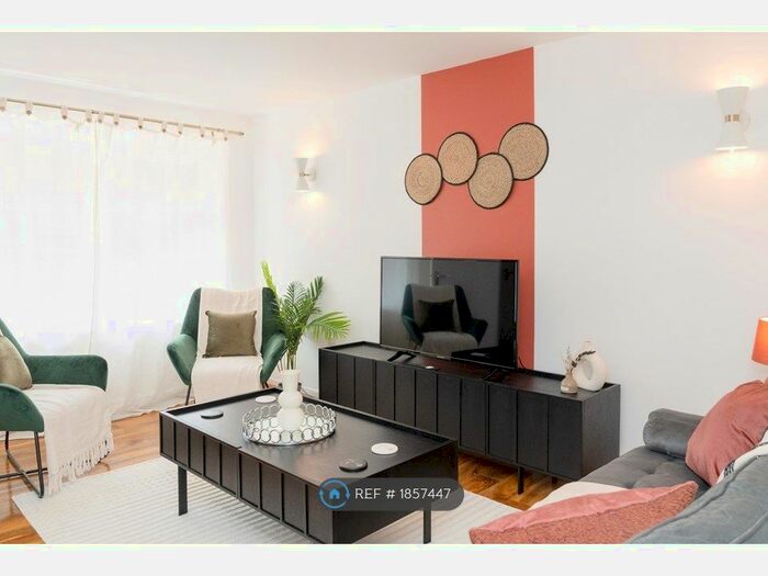 3 Bedroom Detached House To Rent In Hill Top, Tonbridge, TN9