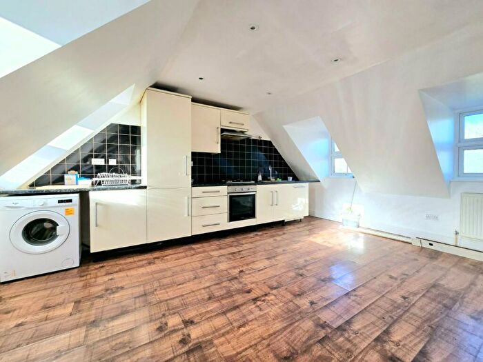 2 Bedroom Flat To Rent In Primrose Court, Waltham Abbey, EN9